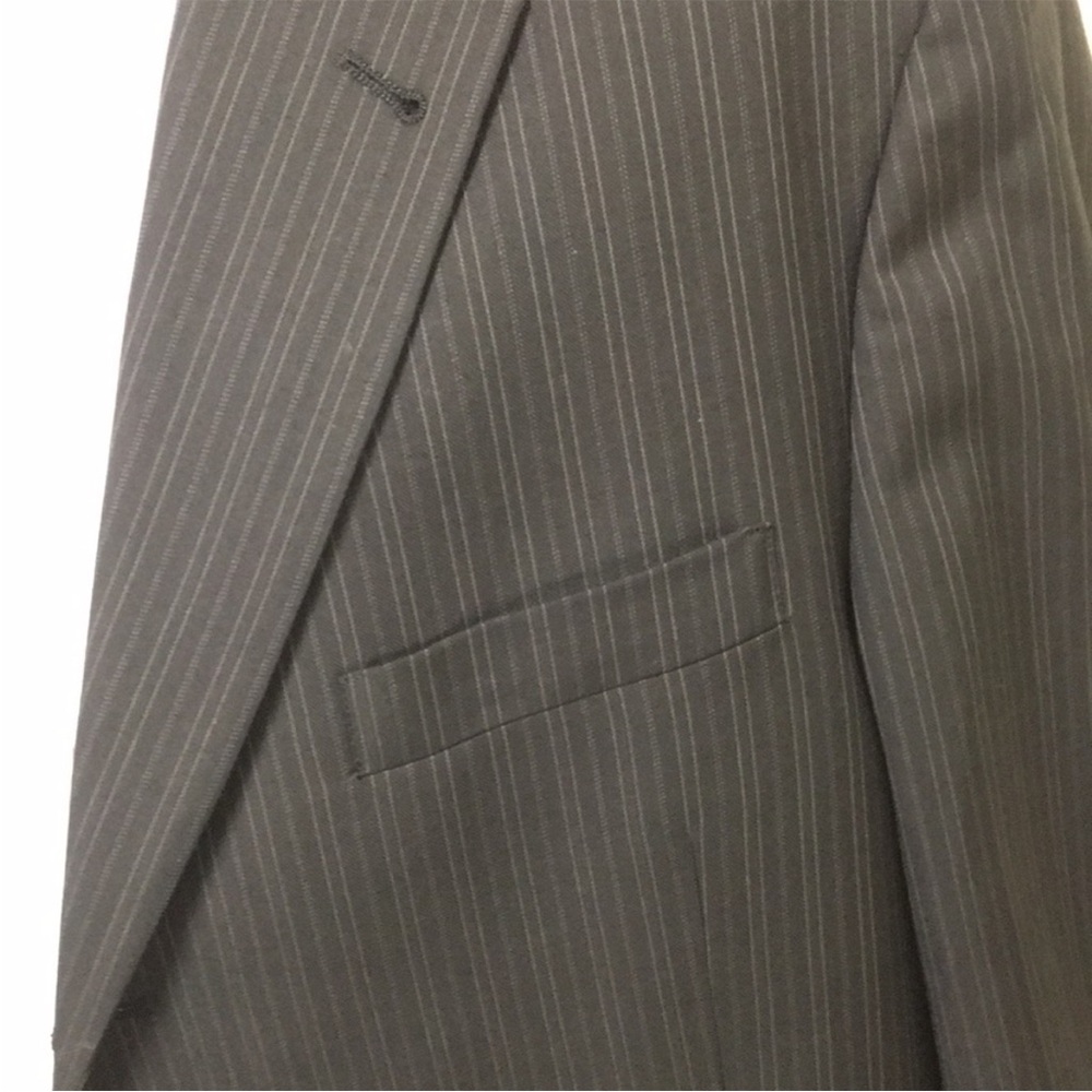 Kenneth Cole Gray Wool-Blend Suit with Structured Shoulders